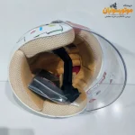 کلاه کاسکت کودک سفید ردلاین با طرح خرس و طلق شفاف - جزئیات ظاهری