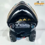 کلاه کاسکت فک متحرک مشکی طلایی برند Venom - نمای زاویه‌دار
